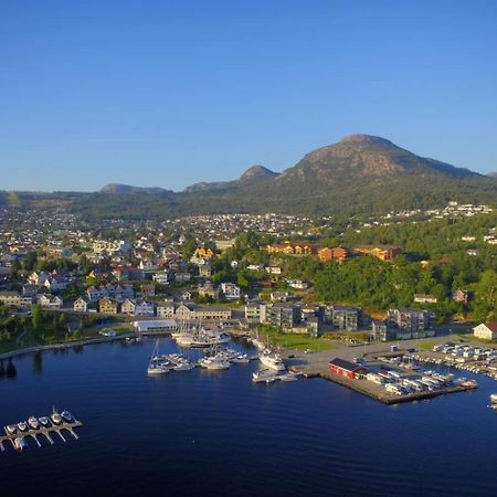 Small Apartment In The Harbour Of Jorpeland Bagian luar foto