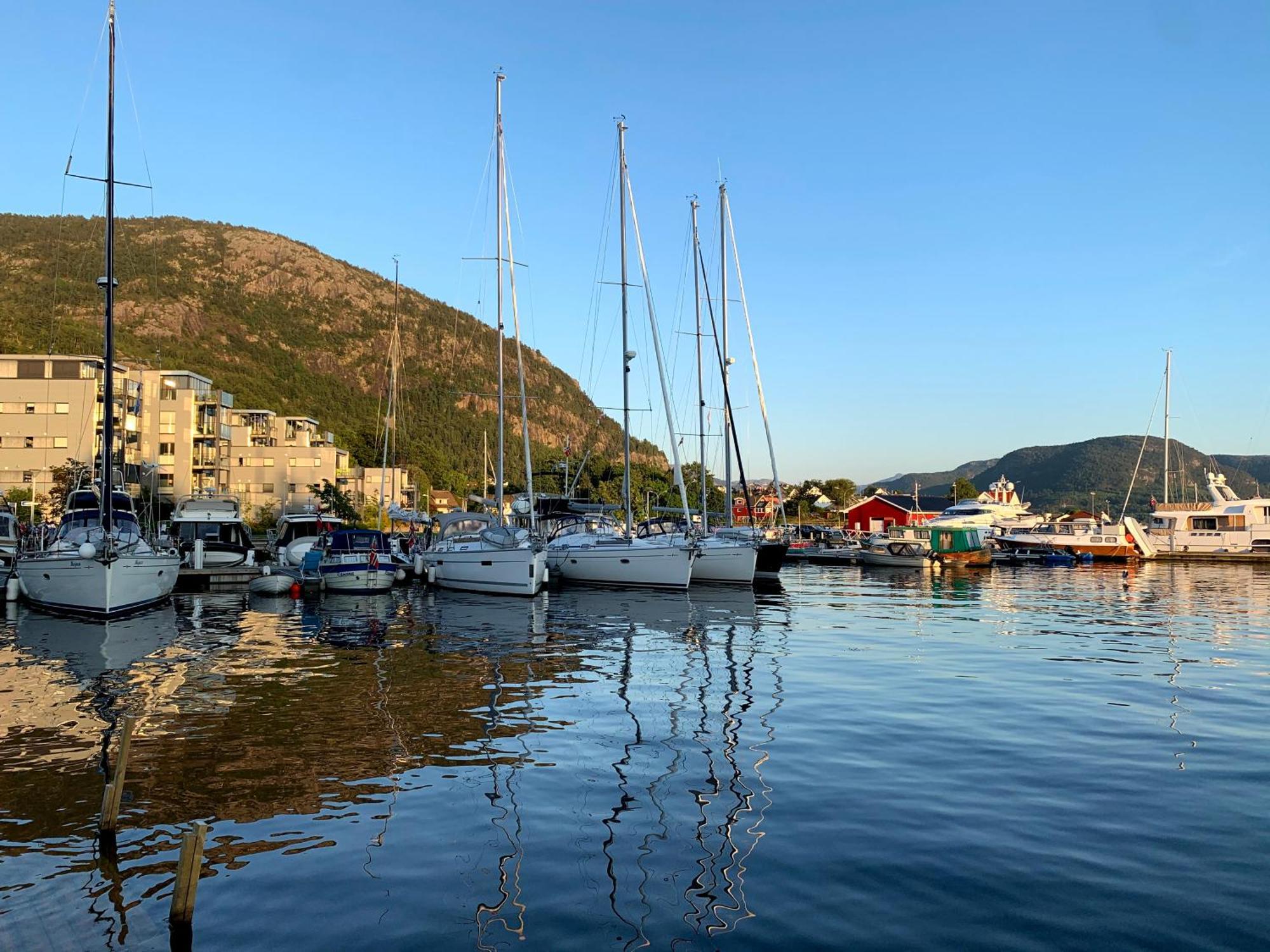 Small Apartment In The Harbour Of Jorpeland Bagian luar foto