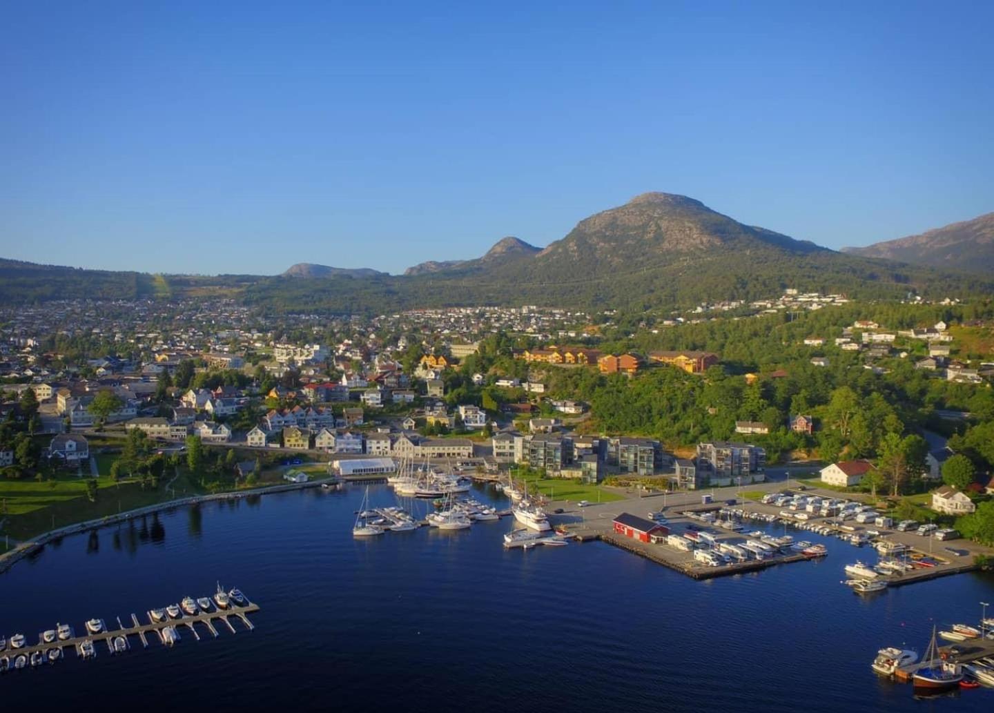 Small Apartment In The Harbour Of Jorpeland Bagian luar foto