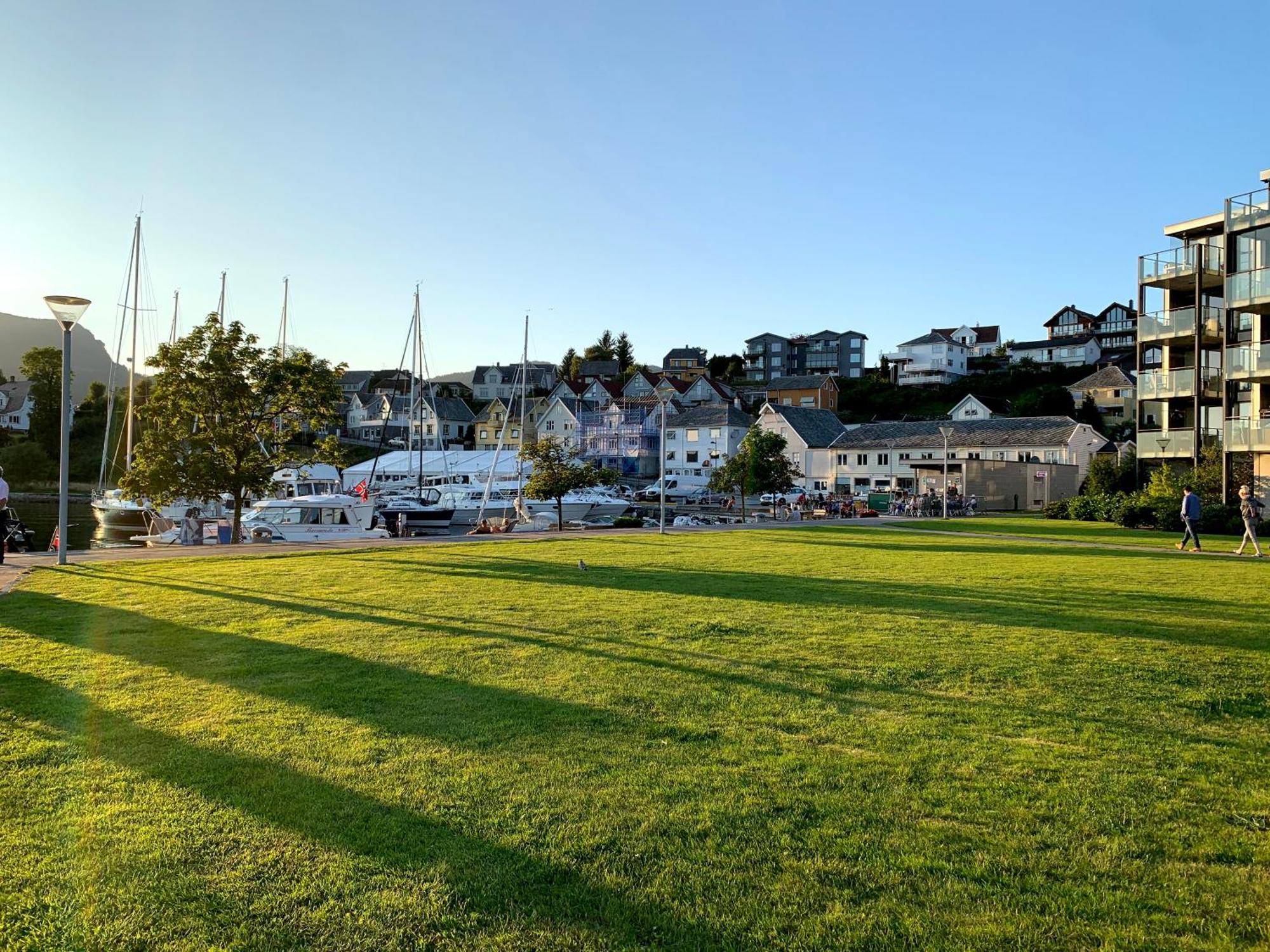 Small Apartment In The Harbour Of Jorpeland Bagian luar foto